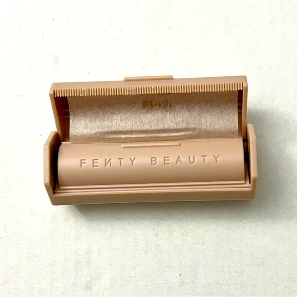 Fenty Beauty Invisimatte Blotting Paper - Picture 2 of 2